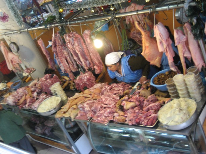 Unrefrigerated meat for sale at the markets.